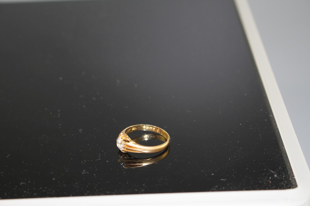 A George V 18ct gold and claw set solitaire diamond ring,